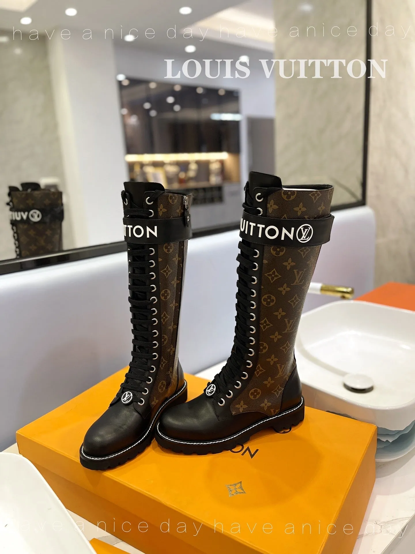 High Quality  LUV BOOTS 032