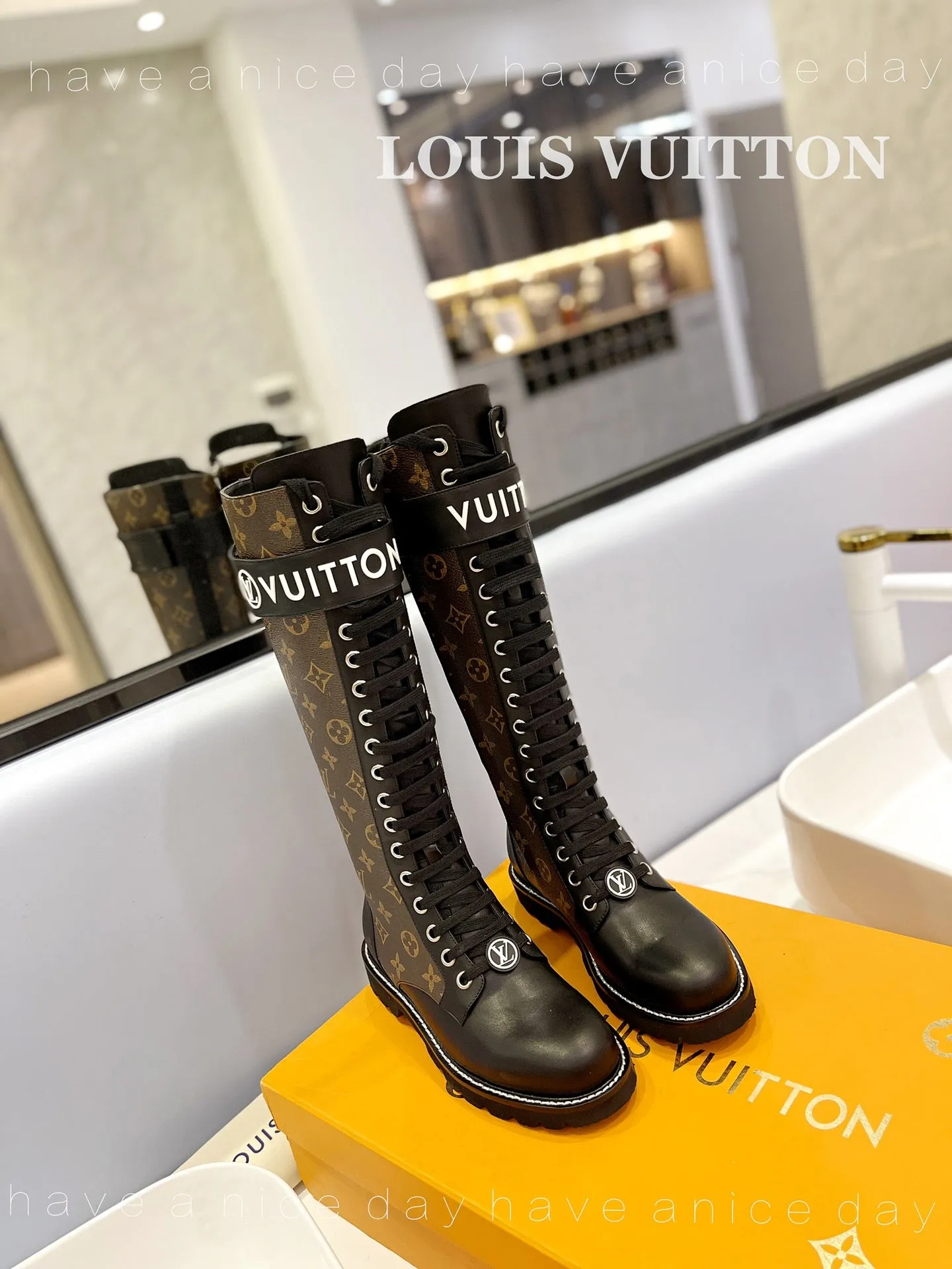High Quality  LUV BOOTS 032