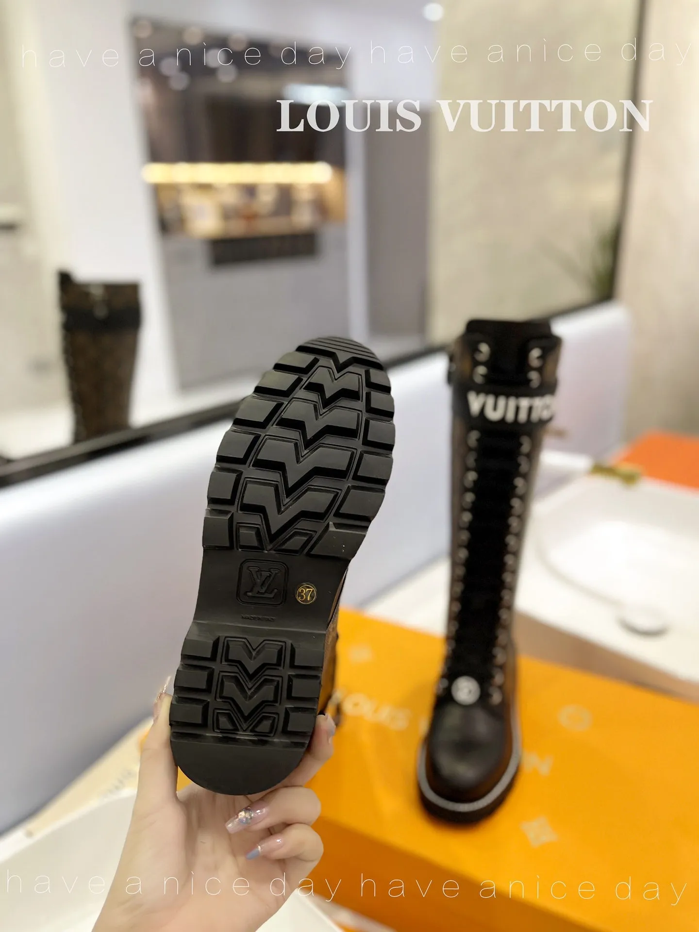 High Quality  LUV BOOTS 032