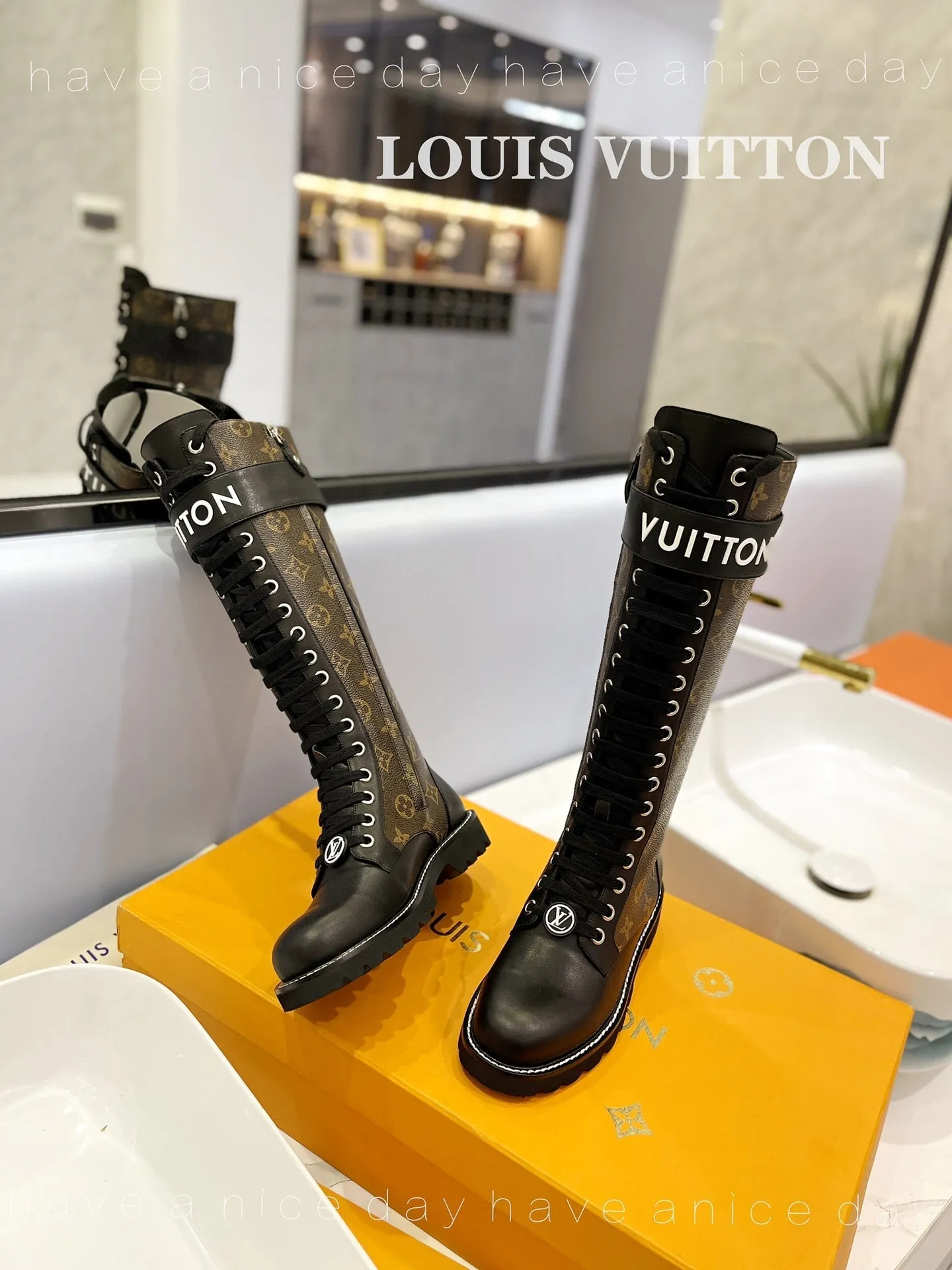 High Quality  LUV BOOTS 032