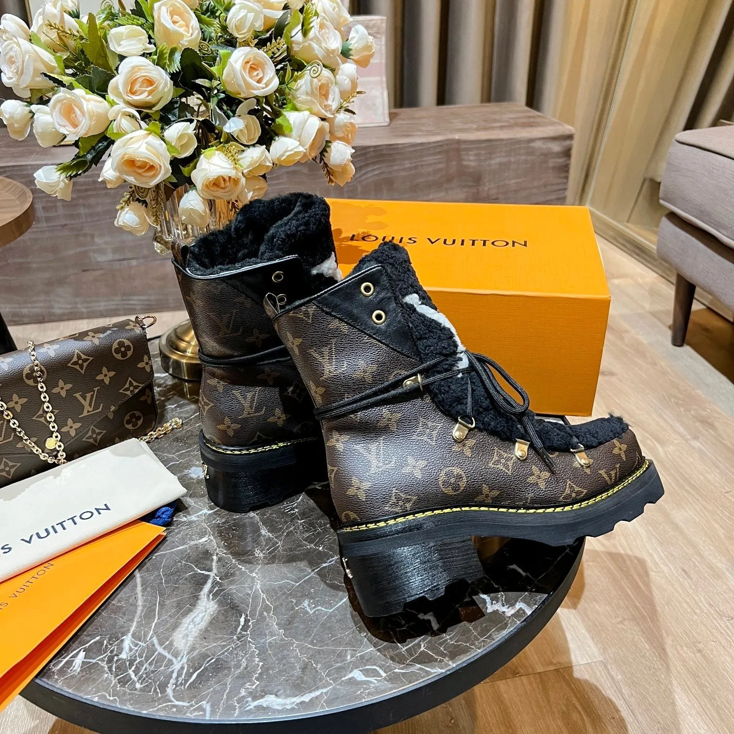 High Quality  LUV BOOTS 043