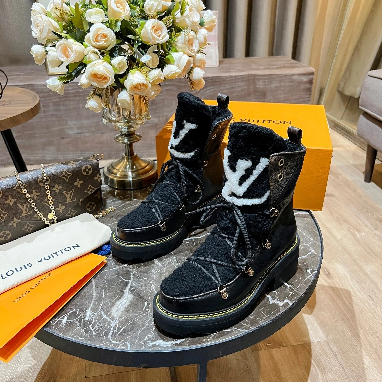 High Quality  LUV BOOTS 043