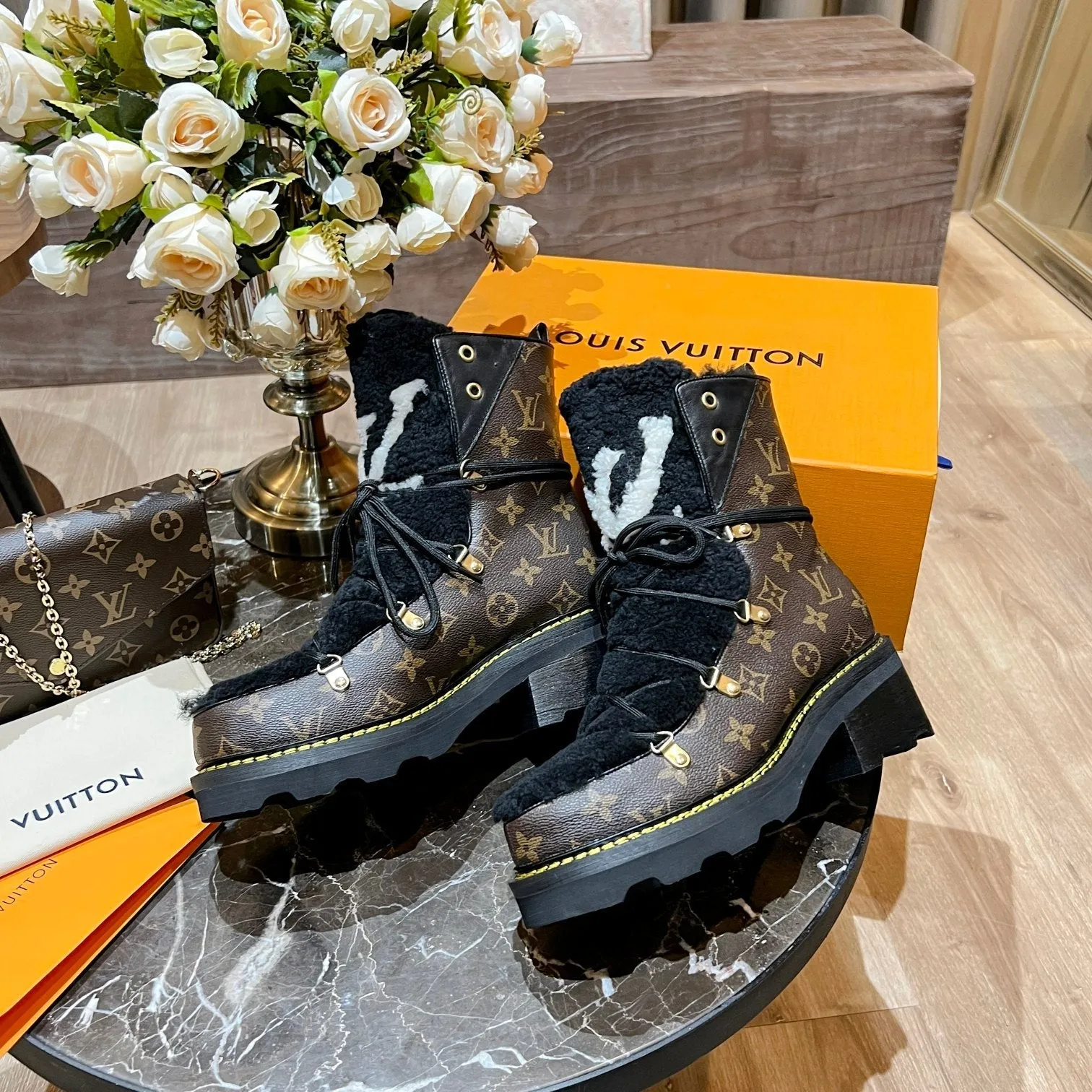 High Quality  LUV BOOTS 043